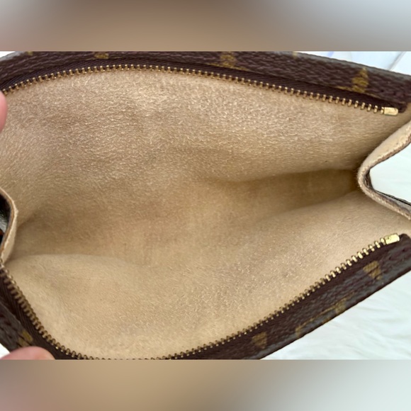 COPY - LOUIS VUITTON Monogram PM Bucket Pouch - Picture 7 of 7